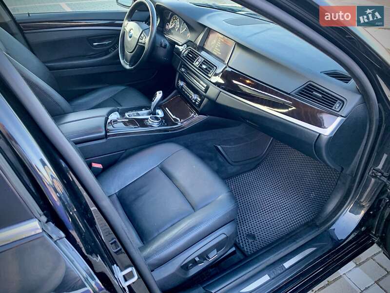 Седан BMW 5 Series 2014 в Нововолынске