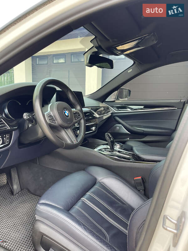 Седан BMW 5 Series 2017 в Ровно