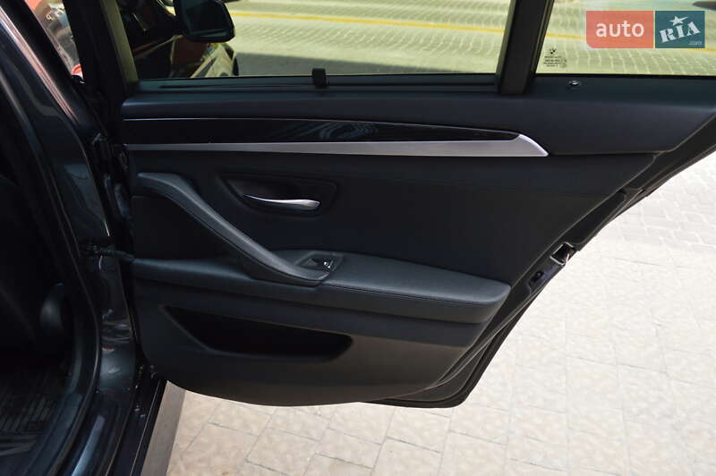 Седан BMW 5 Series 2011 в Львове