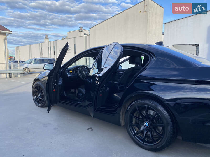 Седан BMW 5 Series 2012 в Мукачево