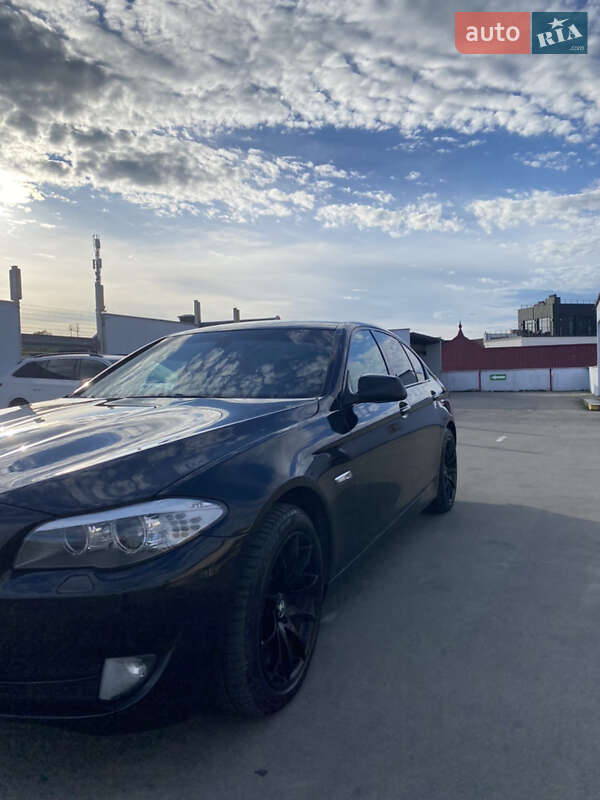 Седан BMW 5 Series 2012 в Мукачево