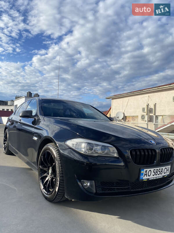 Седан BMW 5 Series 2012 в Мукачево