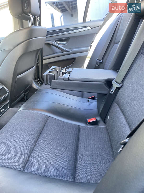 Седан BMW 5 Series 2012 в Мукачево
