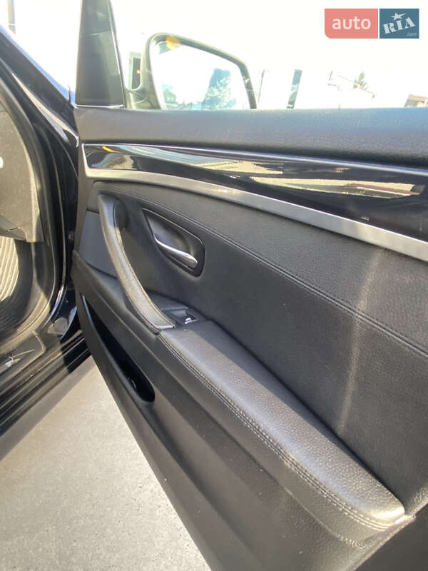 Седан BMW 5 Series 2012 в Мукачево