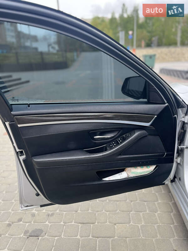 Седан BMW 5 Series 2012 в Тернополі