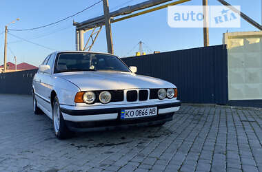 Седан BMW 5 Series 1990 в Воловцю