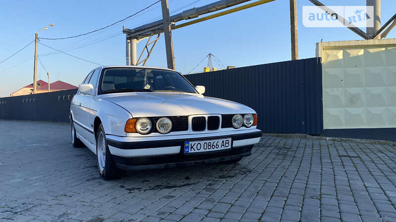 Седан BMW 5 Series 1990 в Воловце