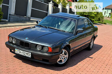 Седан BMW 5 Series 1993 в Чернівцях
