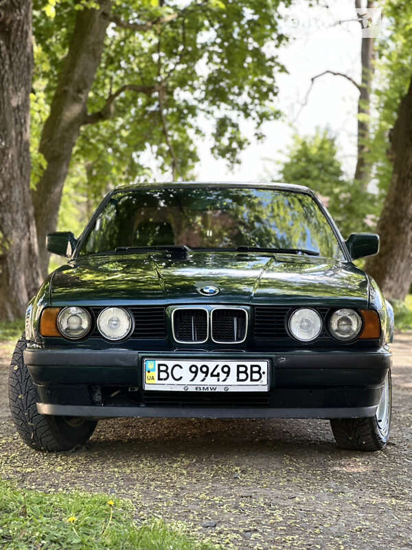 Седан BMW 5 Series 1989 в Горохові