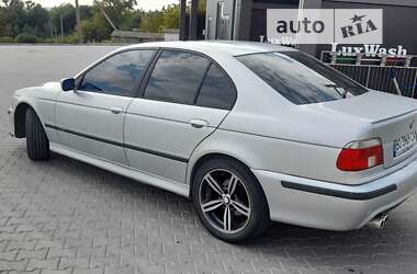 Седан BMW 5 Series 2000 в Шумске