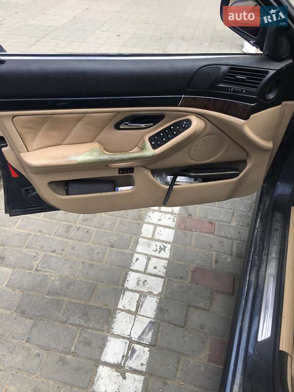 Універсал BMW 5 Series 2001 в Чернівцях