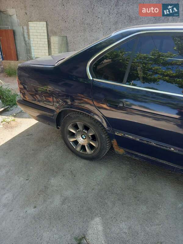Седан BMW 5 Series 1990 в Днепре