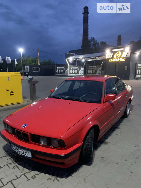 Седан BMW 5 Series 1991 в Чернівцях