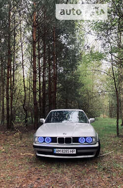 Седан BMW 5 Series 1989 в Житомире
