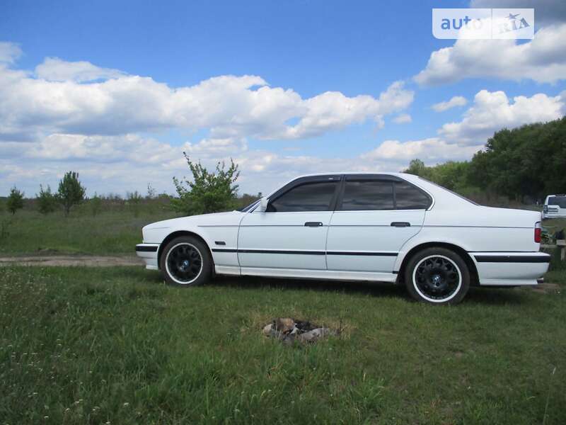 Седан BMW 5 Series 1992 в Киеве