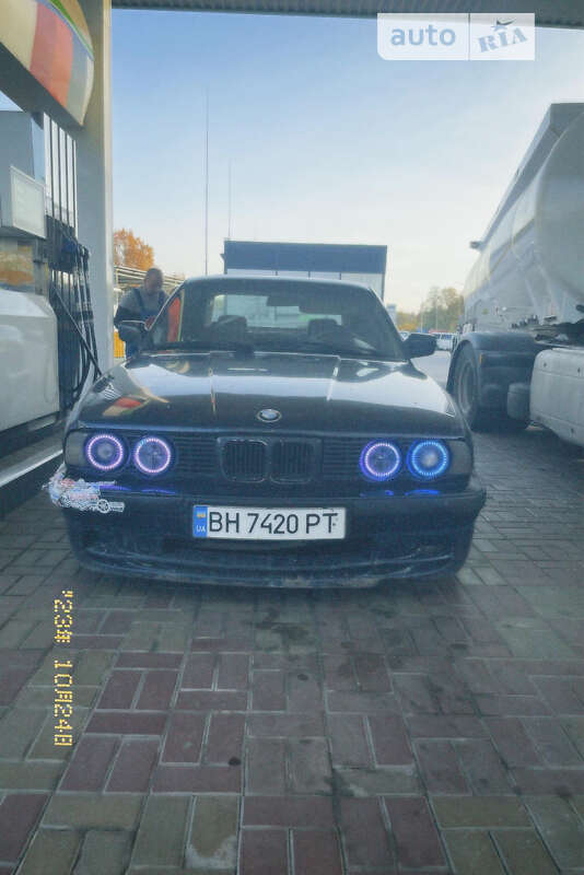 Седан BMW 5 Series 1988 в Новоселице