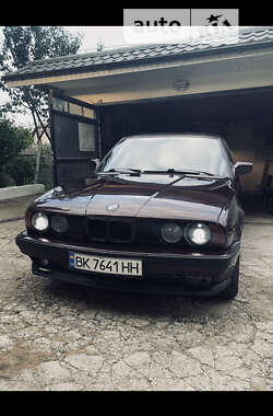 Седан BMW 5 Series 1992 в Заставній