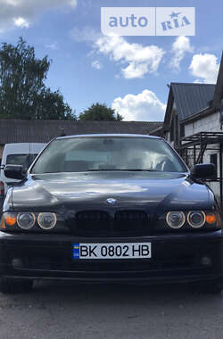 Седан BMW 5 Series 2001 в Рокитному