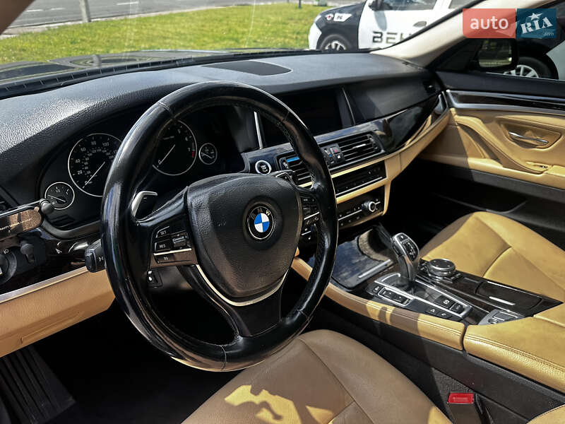 Седан BMW 5 Series 2015 в Львові