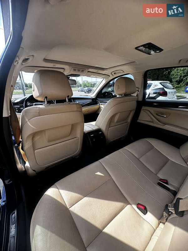 Седан BMW 5 Series 2015 в Львові