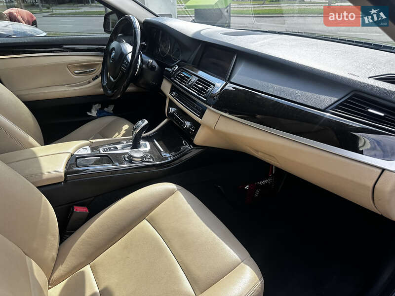 Седан BMW 5 Series 2015 в Львові