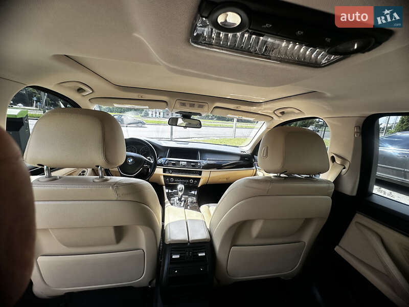 Седан BMW 5 Series 2015 в Львові