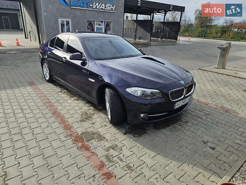 Седан BMW 5 Series 2013 в Ужгороде