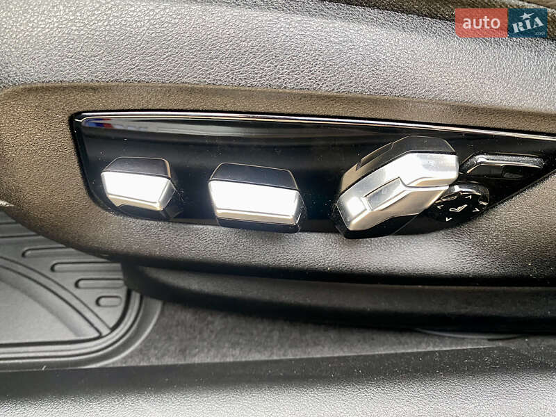 Седан BMW 5 Series 2019 в Ужгороде