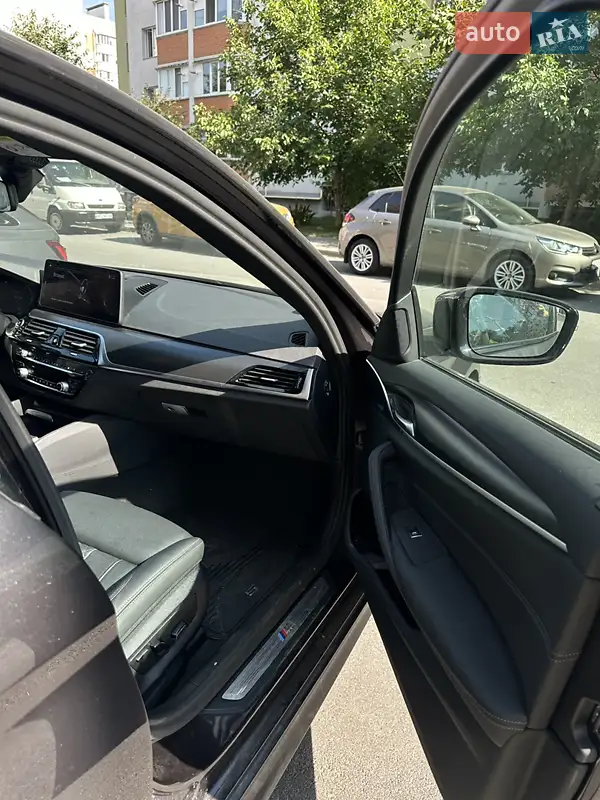 Седан BMW 5 Series 2022 в 