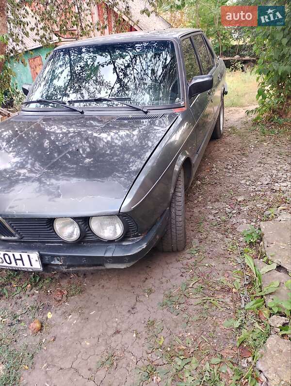 Седан BMW 5 Series 1982 в Томашполі