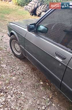 Седан BMW 5 Series 1982 в Томашполі