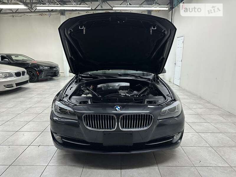 Седан BMW 5 Series 2013 в Львове