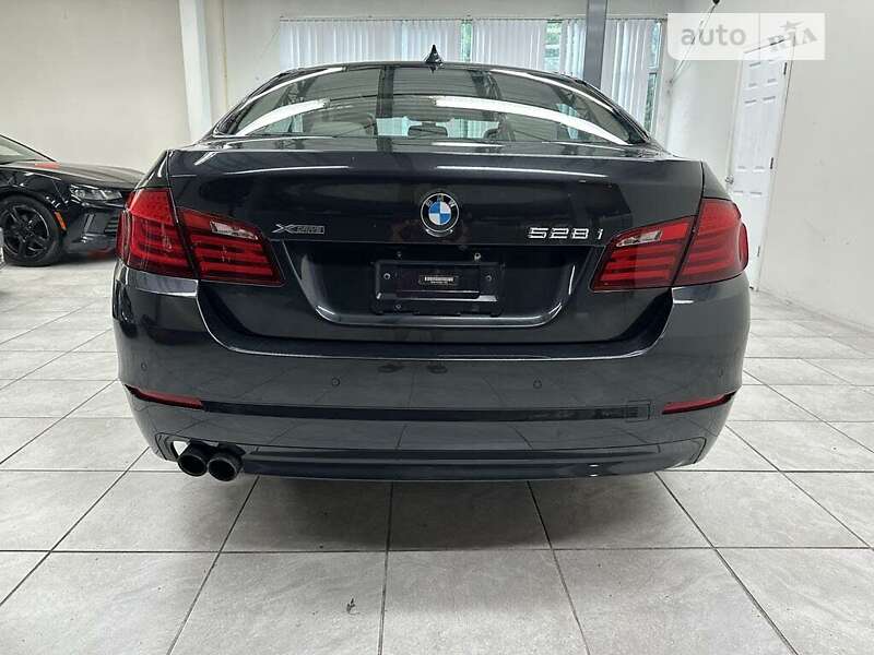 Седан BMW 5 Series 2013 в Львове