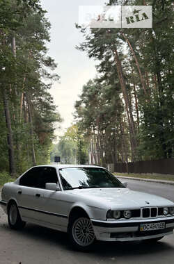 Седан BMW 5 Series 1989 в Львові