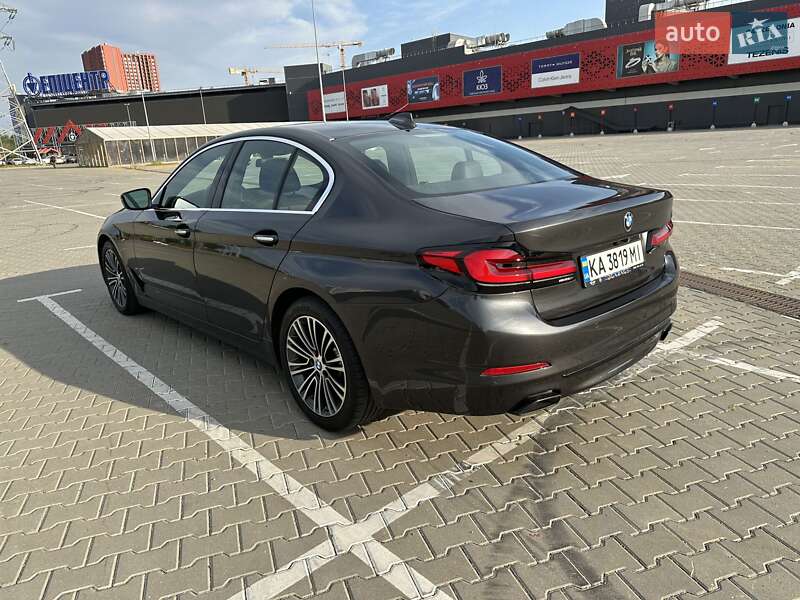 Седан BMW 5 Series 2017 в Киеве