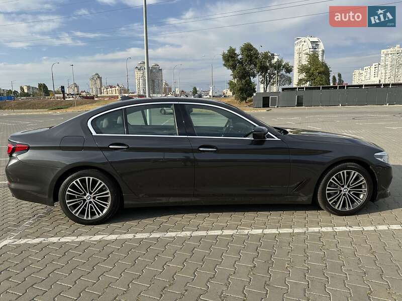 Седан BMW 5 Series 2017 в Киеве