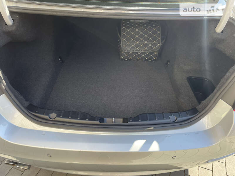 Седан BMW 5 Series 2015 в Хмельницком