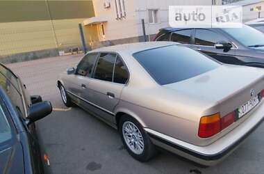 Седан BMW 5 Series 1990 в Киеве