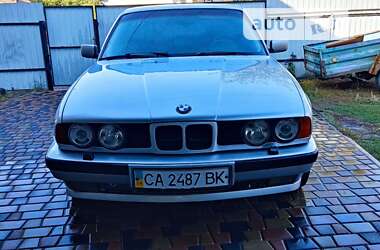 Седан BMW 5 Series 1993 в Смілі