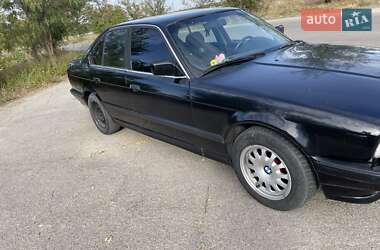 Седан BMW 5 Series 1992 в Запорожье