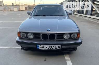 Седан BMW 5 Series 1991 в Киеве