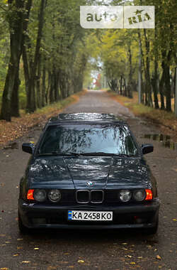 Седан BMW 5 Series 1992 в Киеве