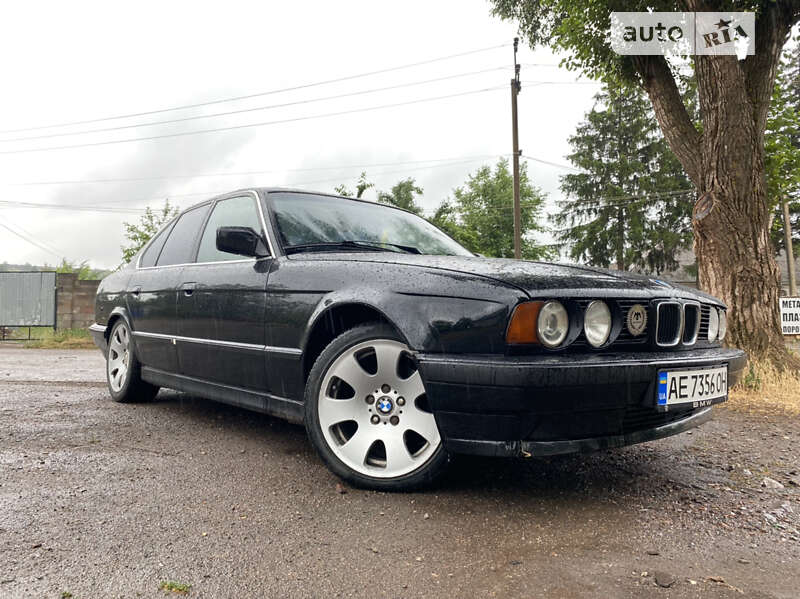 Седан BMW 5 Series 1993 в Кривом Роге