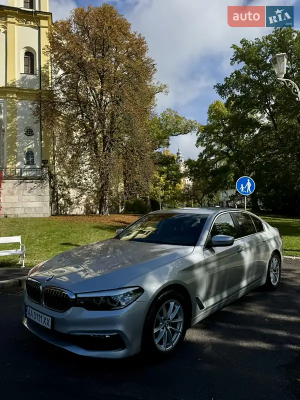 BMW 5 Series 2019 VIN WBAJE7C55KWW25433 фото оголошення 22 з 68
