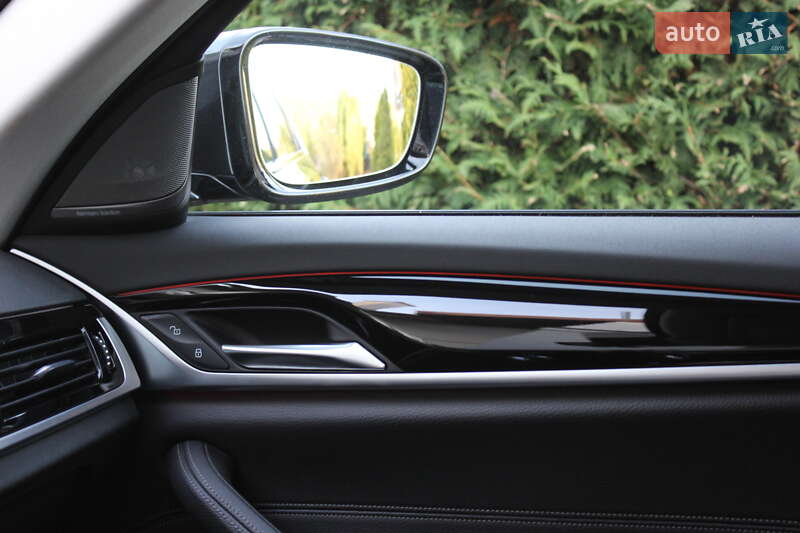 Седан BMW 5 Series 2019 в Львове
