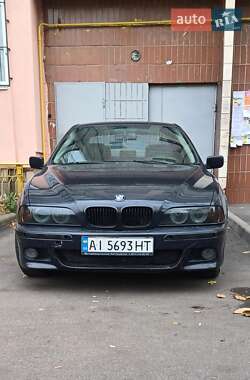 Седан BMW 5 Series 2000 в Димері