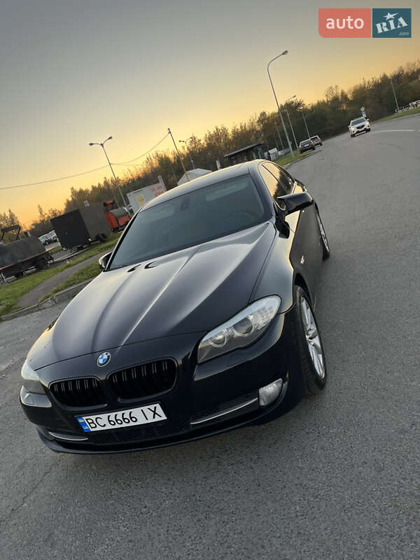 Седан BMW 5 Series 2011 в 