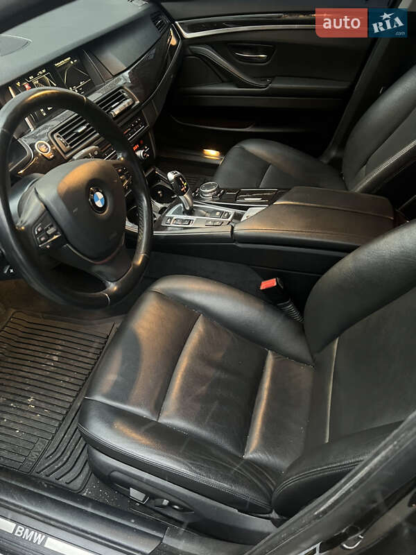 Седан BMW 5 Series 2015 в Львові