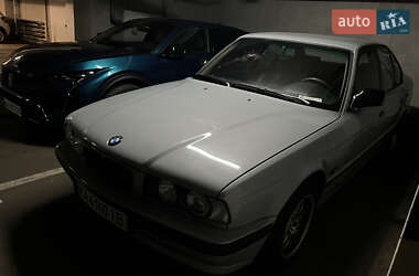 Седан BMW 5 Series 1990 в Киеве