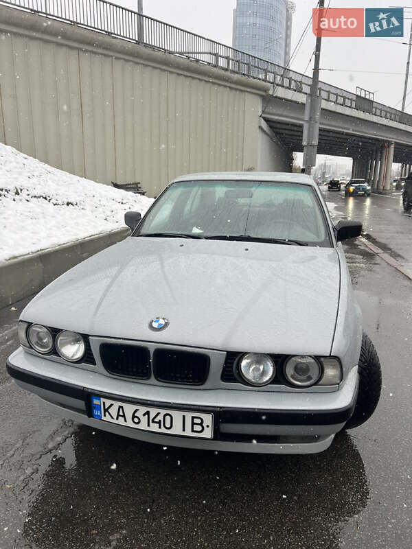 Седан BMW 5 Series 1990 в Киеве